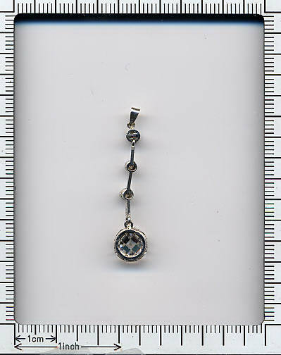 Art Deco pendant with carre cut diamond 0.75 crt